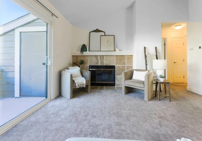 Living Room - 364 Eastridge Dr Unit 1 Bedroom