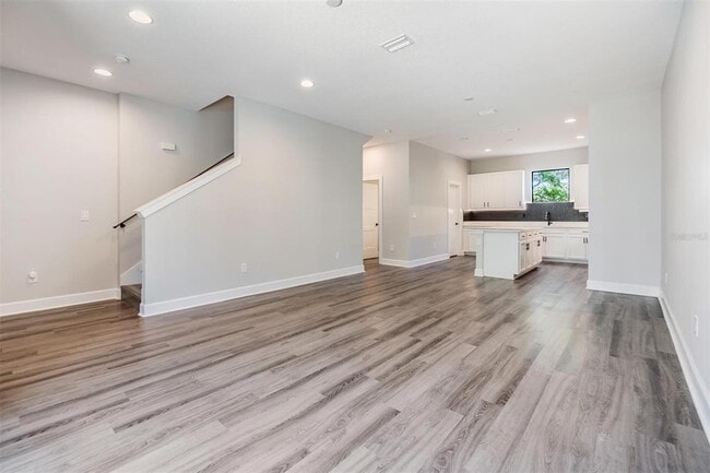 Photo - 1302 W Carmen St