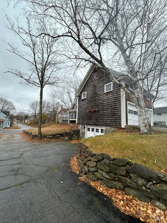 Building Photo - Single Family Cape AVAILABLE in Rochester,... Rental