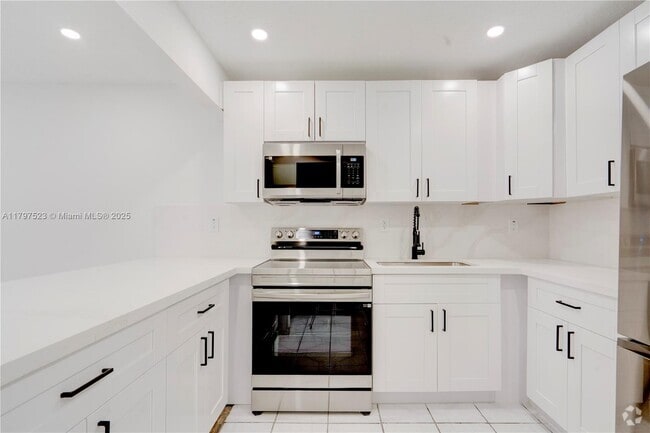 Building Photo - 6095 W 18th Ave Unit 220 Rental