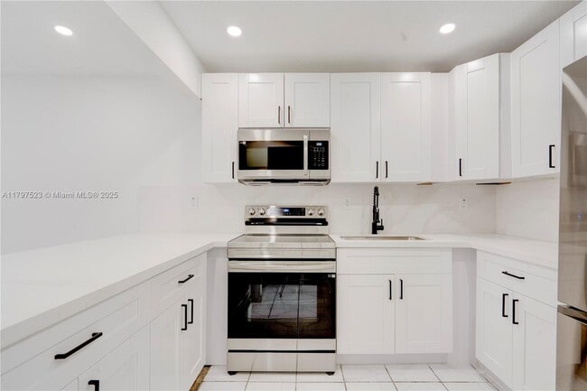 Photo - 6095 W 18th Ave Unidad 220 Rental