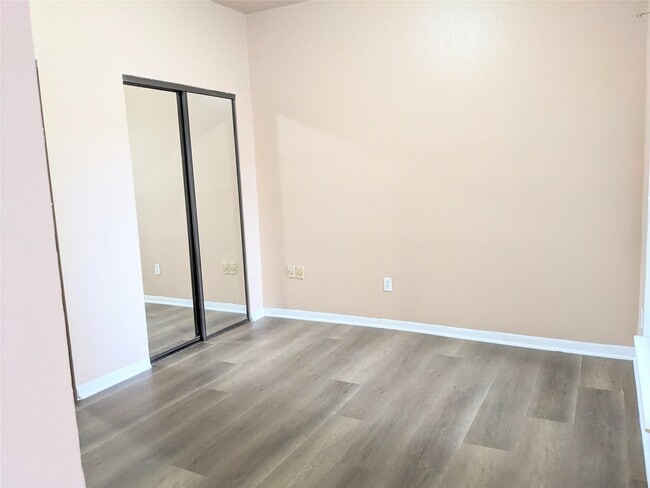 Photo - 10855 Meadowglen Ln