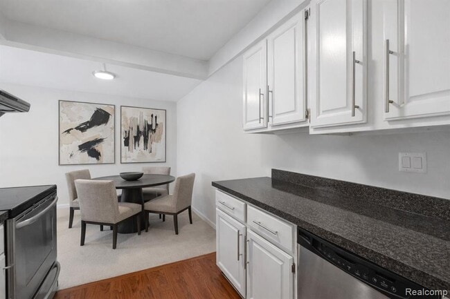 Photo - 411 S Old Woodward Ave Unidad 925