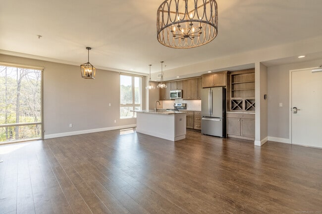 Building Photo - 11 Edgewater Cir Unit H Rental