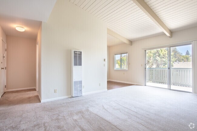 1BR, 1BA - 1A Upstairs - 728 SF