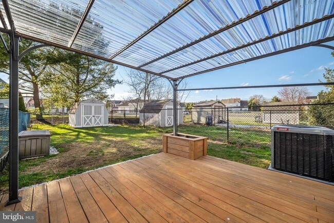 Photo - 817 Thoreau Ln