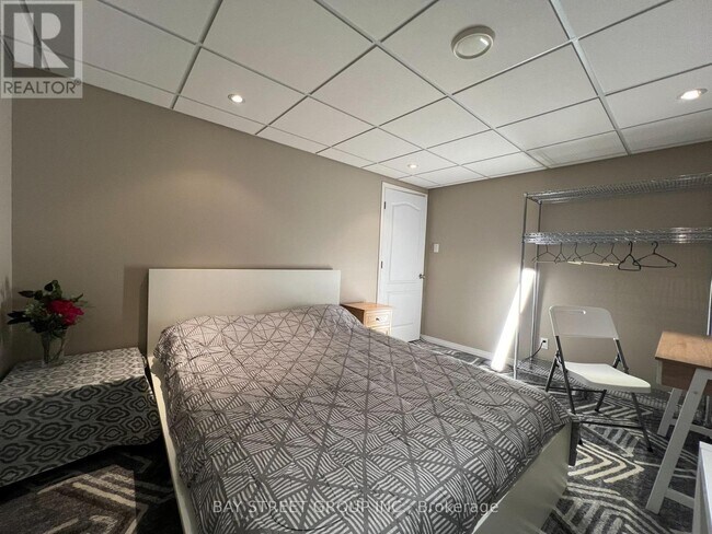 Photo - 52 Loring Crescent