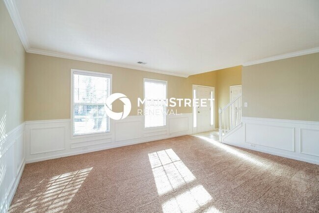 Photo - 4 Bedroom Pet-Friendly Home in Louisville, KY with Main Street Renewal