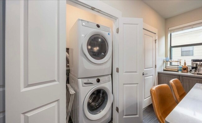 Photo - 2401 Crawford St Unit A210