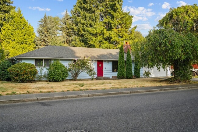 Building Photo - 933 7th St SE Rental