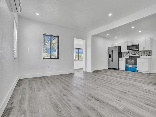 Photo - 940 SW 28th St