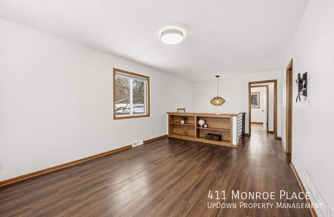 Photo - 411 Monroe Pl