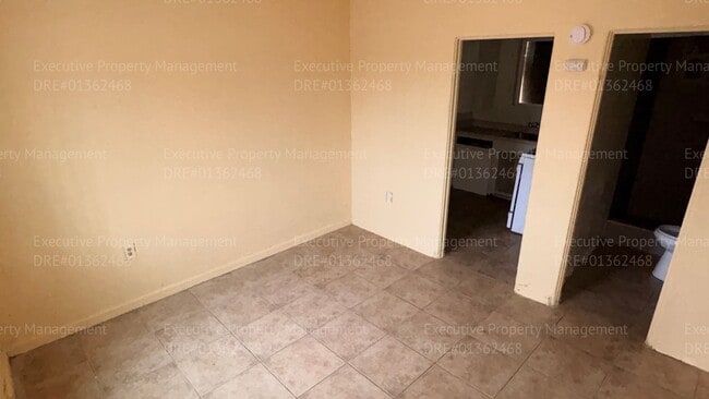 Photo - 105 E 8th St Unidad A