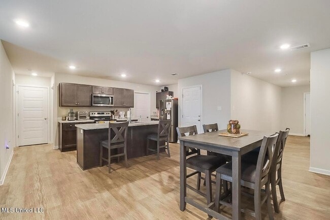 Photo - 2520 Esplanade St