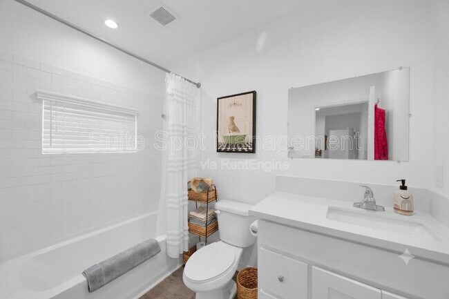 Photo - 570 N Cambridge St Unidad 570