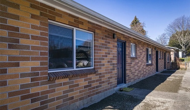 Building Photo - 1126-1130 24th St Unit 1130