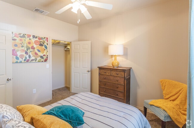 2BR, 2BA - 858 SF - Elm Creek