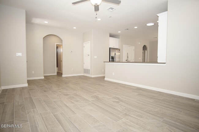 Photo - 2053 William Caples St