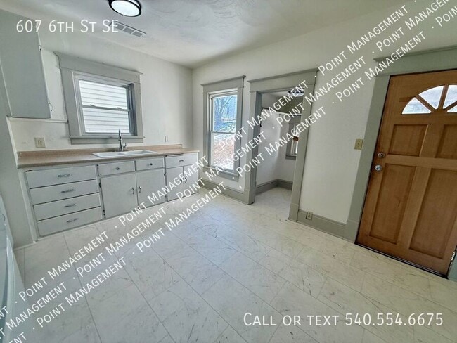 Photo - 607 6th St SE