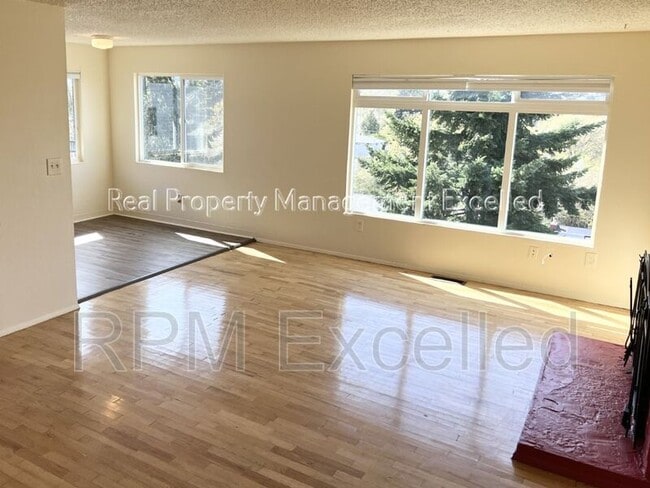 Photo - 5631 16th Ave SW