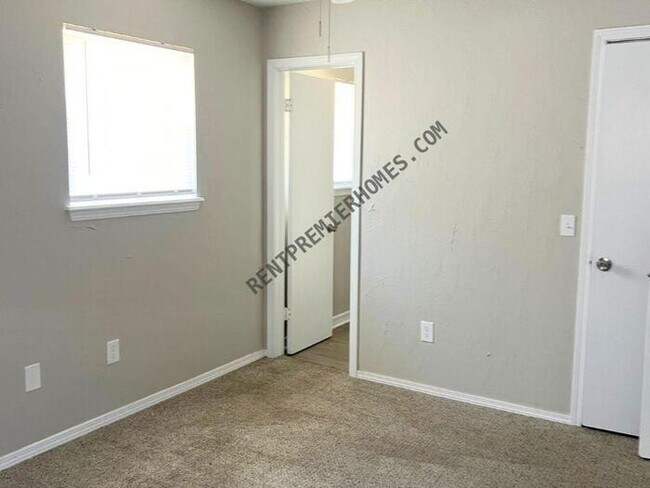 Photo - 3104 Simmons Dr