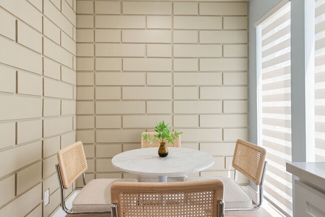 Photo - 1341 N Mariposa Ave