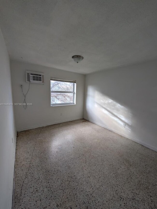 Photo - 1461 SW 5th St Unit 4