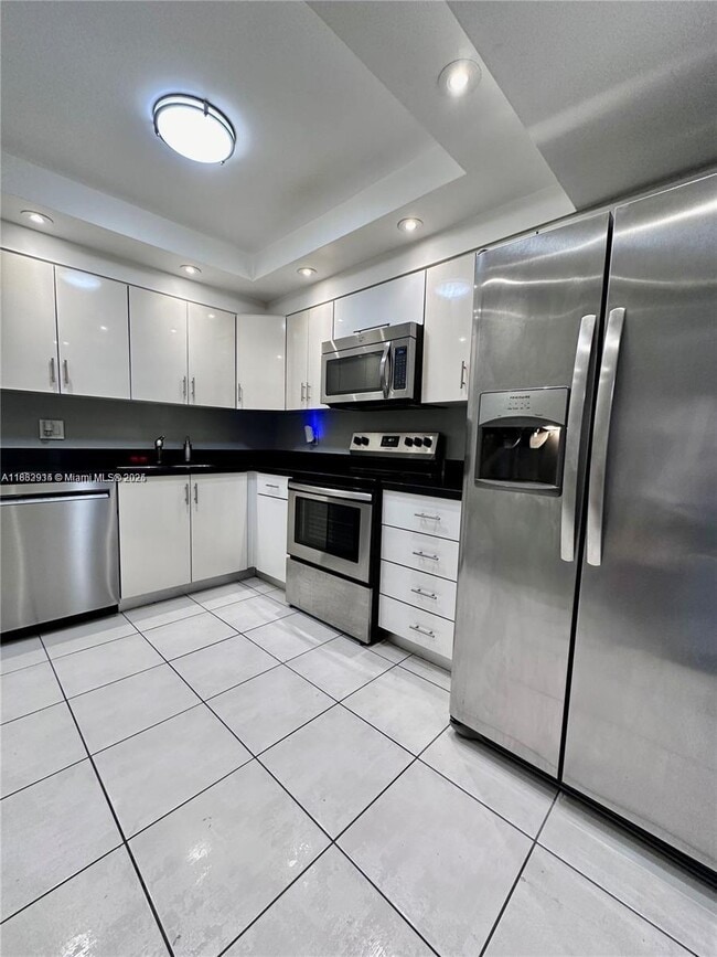 Building Photo - 2500 Parkview Dr Unit 1215 Rental