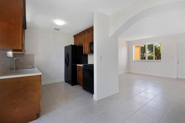 Photo - 585 NW 182nd Ter