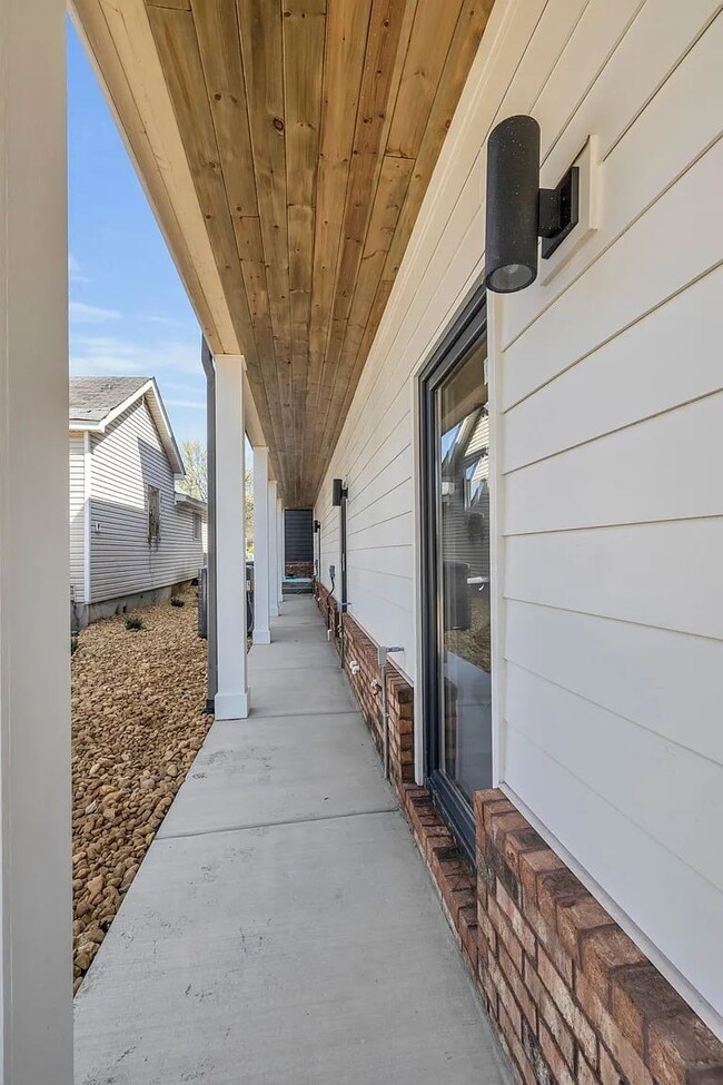 Photo - 2252 Bailey Ave