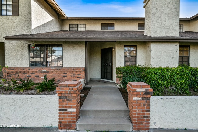 Photo - 170 E Guadalupe Rd