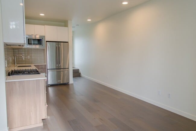 Photo - 2Bd/2Ba Seattle Townhouse