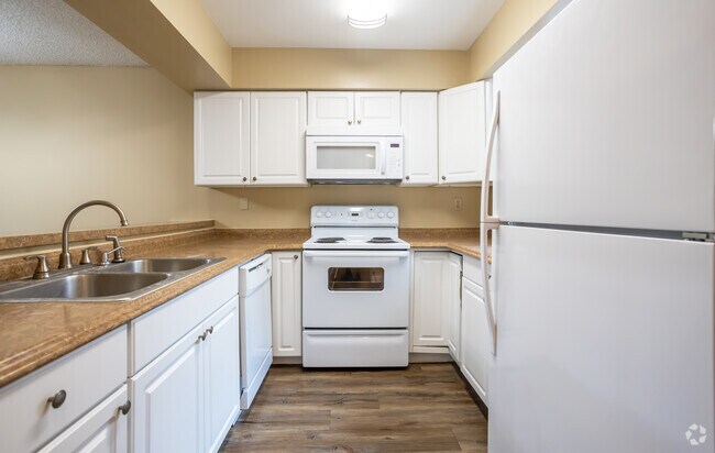 3HAB, 2BA - 1,195 ft² - Whispering Oaks Apartments