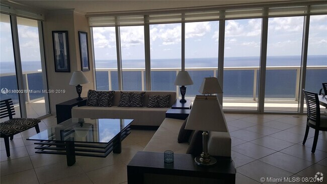 Building Photo - 1830 S Ocean Dr Unit #4501 Rental