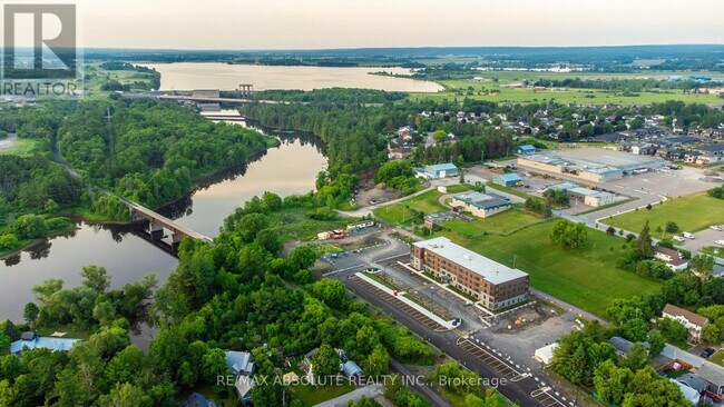 Photo - 12 Thomas St S