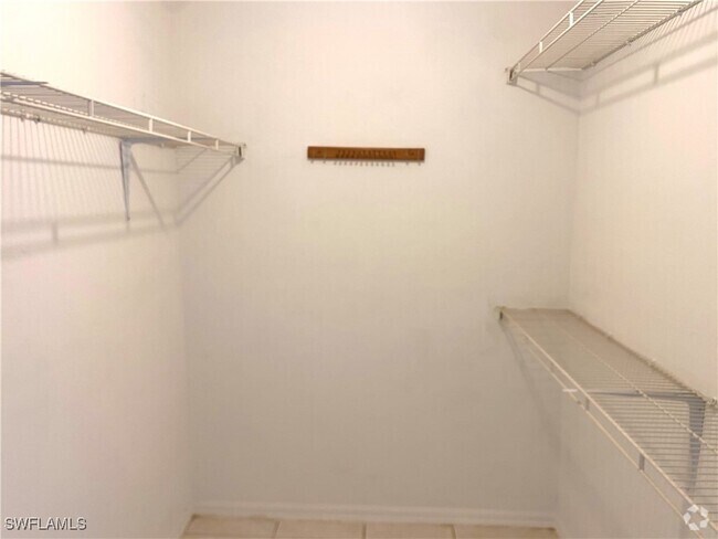 Building Photo - 610 SW 39th Terrace Rental