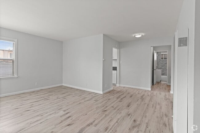 Building Photo - 935 N Washington Pl Rental