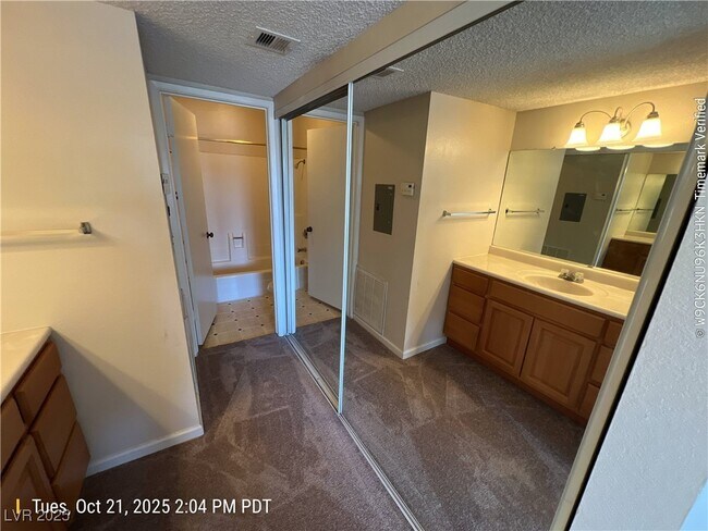 Building Photo - 4360 Gannet Cir Unit 18