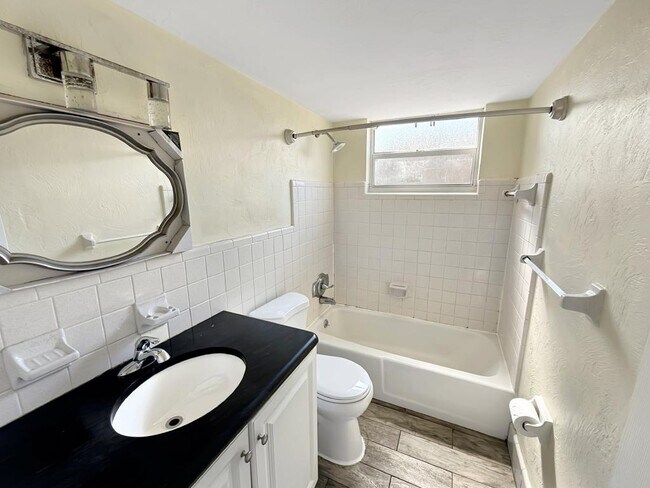 Photo - 820 State Ave