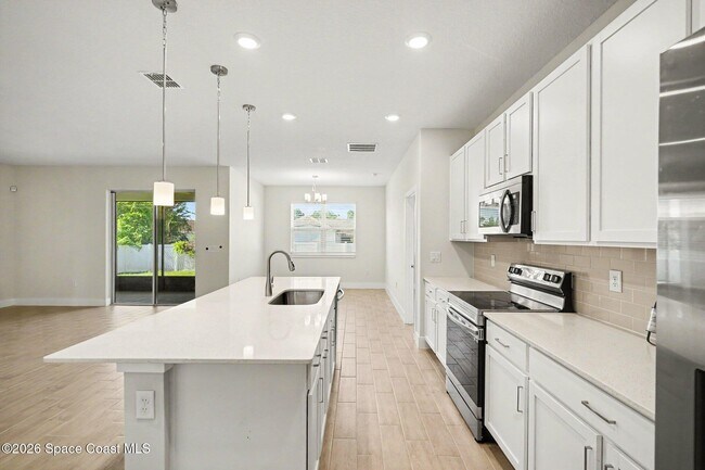 Photo - 414 Caribbean St SE