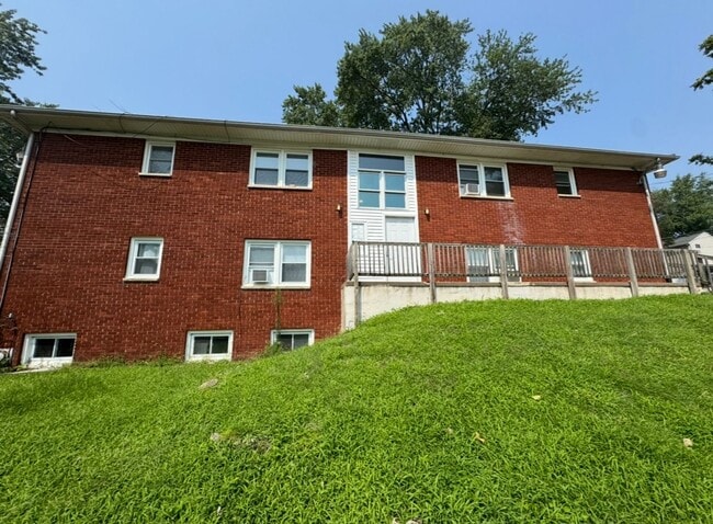 Building Photo - 1811 13th Ave Unit Apartment 4