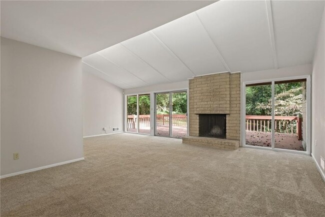 Photo - 705 Edgewater Trail