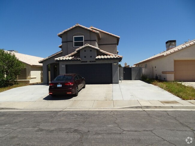 Building Photo - 3 Bed Southwest Pool Home