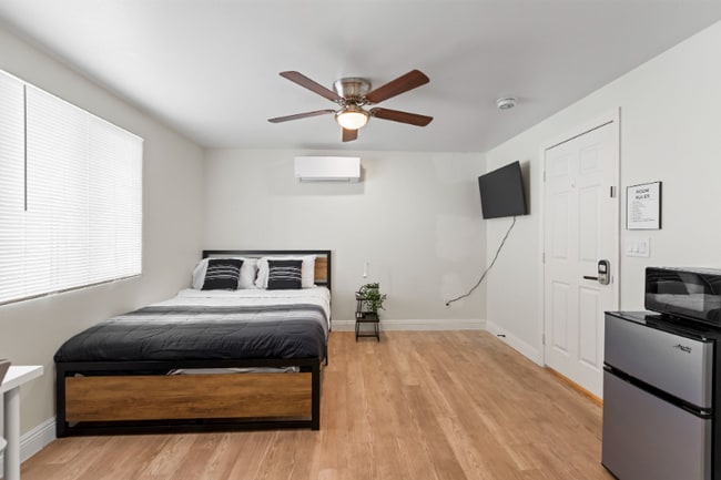 Photo - 2417 E Wilson Ave