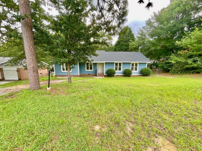 Charming 3-Bedroom Retreat In Fayetteville! - Charming 3-Bedroom Retreat In Fayetteville! Apartment