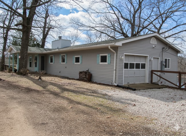 Photo - 4 bedroom lake view home