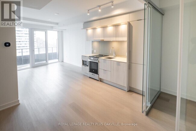 Photo - 448 Burnhamthorpe Rd W Unité 1505