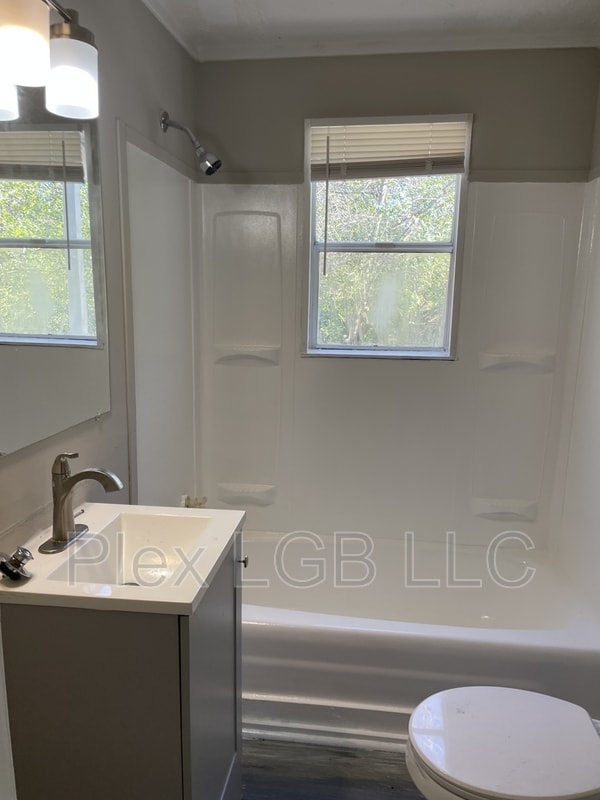 Photo - 112 Oak Ln