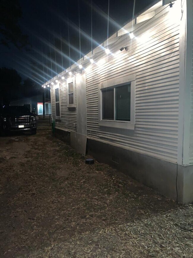 Photo - 1303 E 3rd St