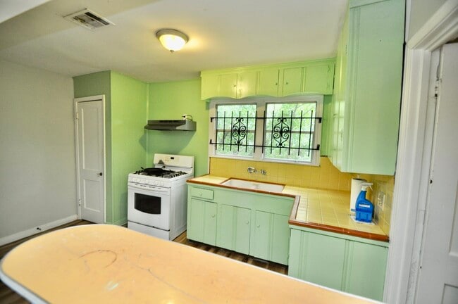 Building Photo - 7622 Darnay Dr